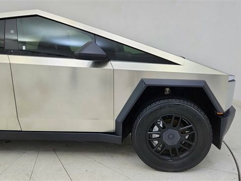 Used 2025 Tesla Cybertruck AWD Crew Cab image 7
