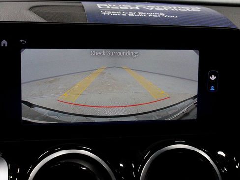 Used 2025 Mercedes-Benz GLB 250 GLB 250 image 2