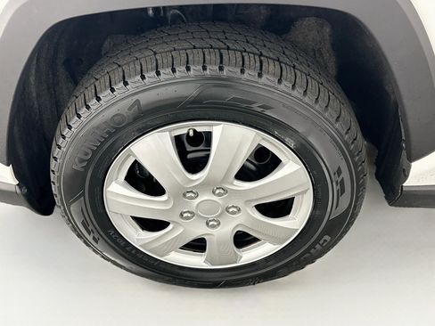 Used 2025 Toyota RAV4 LE AWD/4WD image 11
