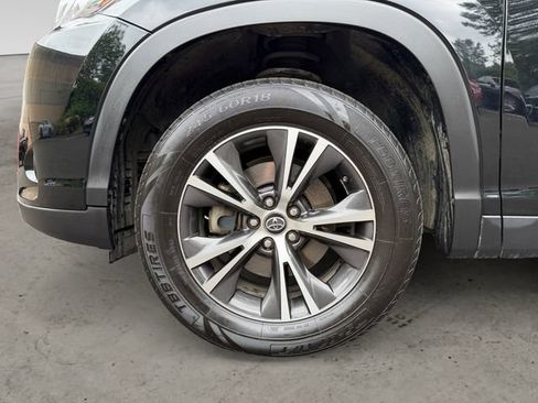 Used 2019 Toyota Highlander LE FWD image 14