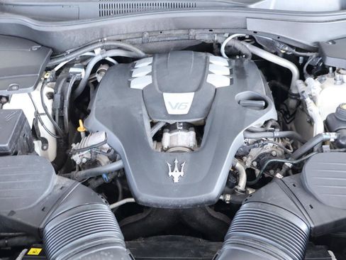 Used 2018 Maserati Levante GranSport AWD/4WD image 45