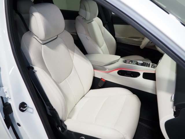 Used 2025 Genesis Electrified GV70 AWD Advance image 2