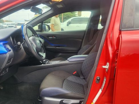 Used 2020 Toyota C-HR XLE image 24