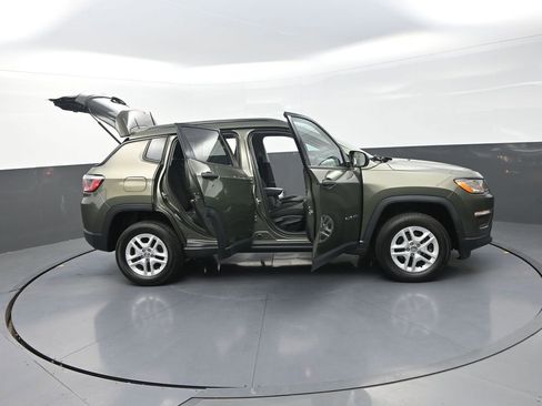 Used 2018 Jeep Compass Sport AWD/4WD image 36