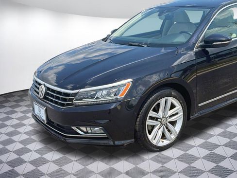 Used 2017 Volkswagen Passat 1.8T SEL Premium FWD image 19