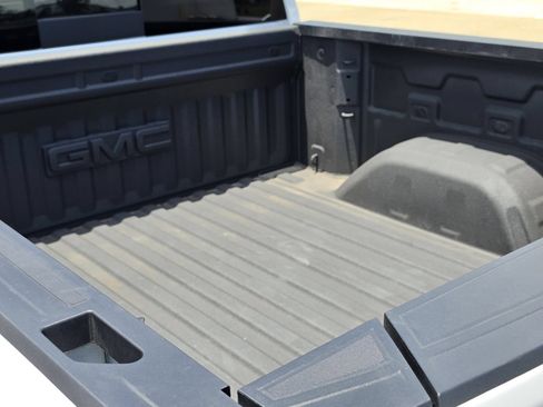Used 2025 GMC Sierra 1500 SLT w/ SLT Premium Plus Package AWD/4WD image 39