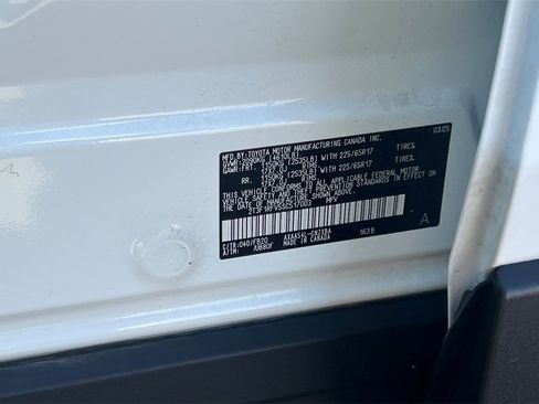 Certified 2025 Toyota RAV4 LE image 28