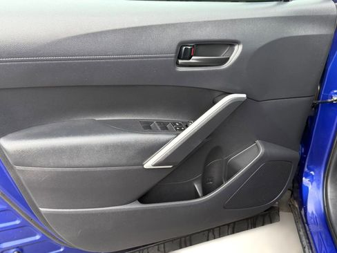 Used 2025 Toyota Corolla Cross LE image 13