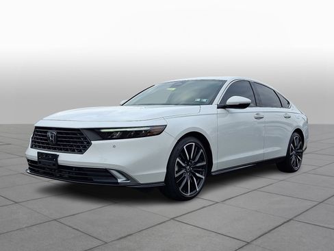 Used 2024 Honda Accord Touring image 3