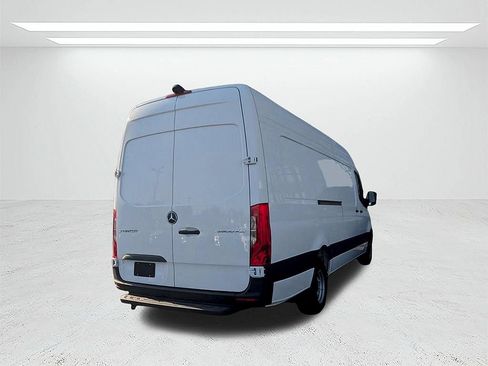 Used 2024 Mercedes-Benz Sprinter 3500 image 2