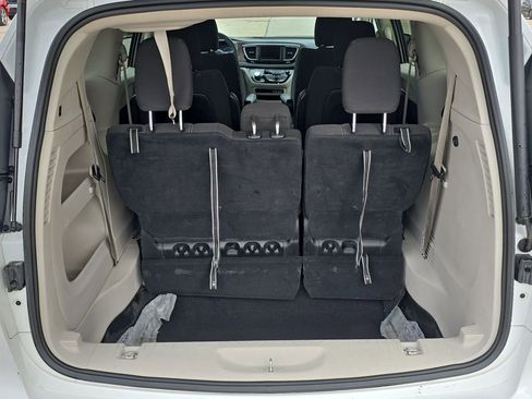 Used 2023 Chrysler Voyager LX image 27
