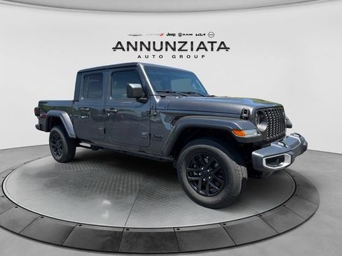 Used 2023 Jeep Gladiator Sport AWD/4WD image 7