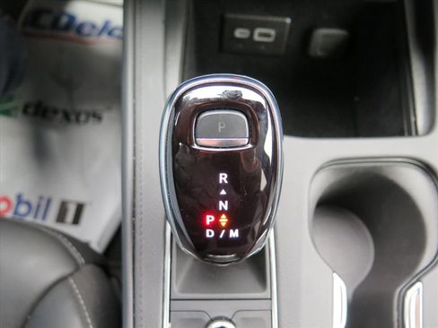 Used 2025 Cadillac XT4 Premium Luxury image 15