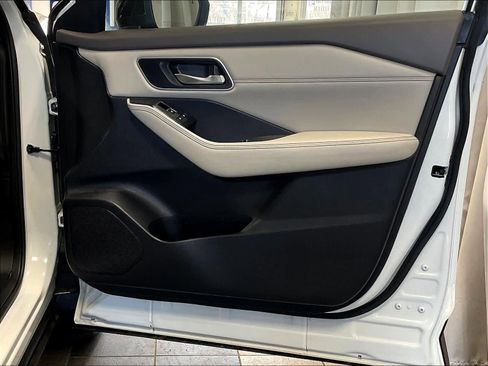 Used 2021 Nissan Rogue SL w/ Premium Package AWD/4WD image 12