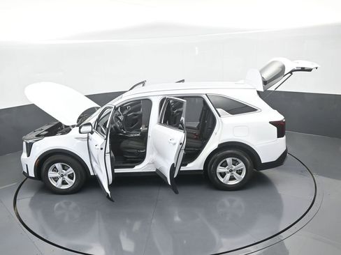 Used 2024 Kia Sorento LX image 64