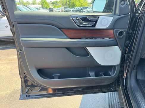 Used 2023 Lincoln Navigator Reserve AWD/4WD image 22