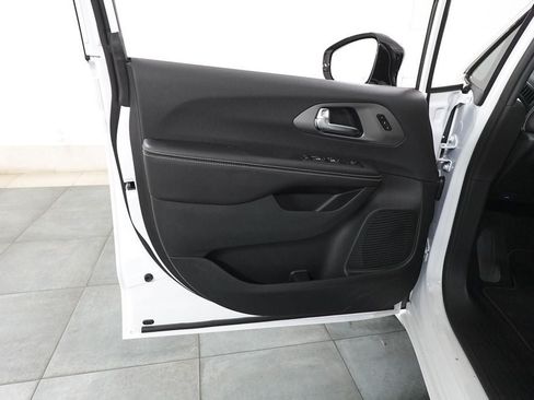 New 2027 Chrysler Pacifica Select FWD image 20
