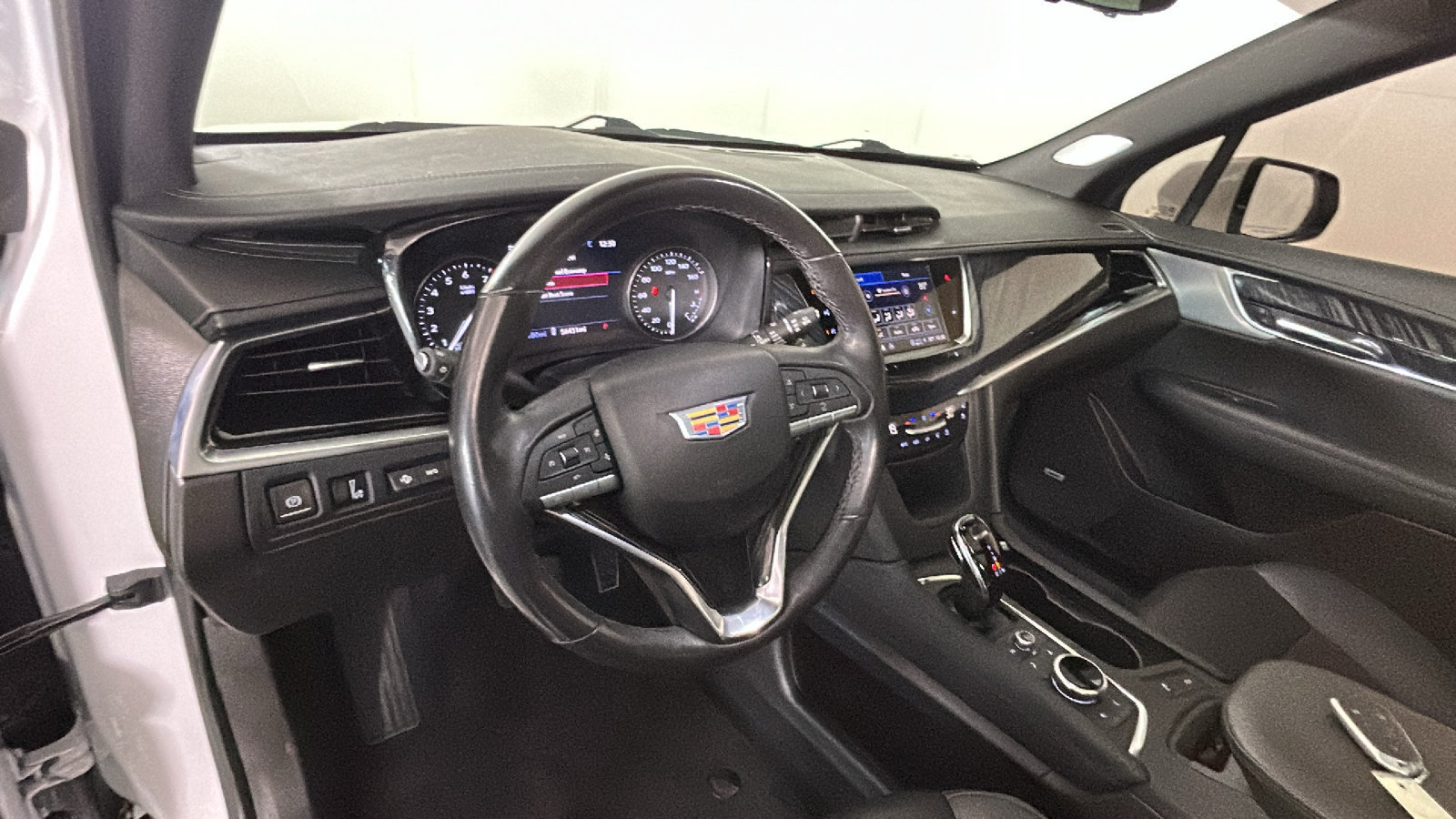 Used 2024 Cadillac XT6 Premium Luxury w/ Technology Package AWD/4WD image 17