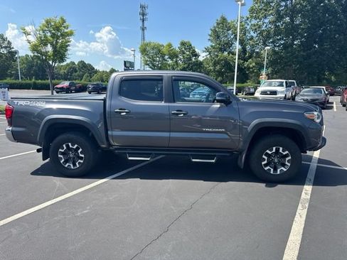 Used 2018 Toyota Tacoma TRD Off-Road AWD/4WD image 2
