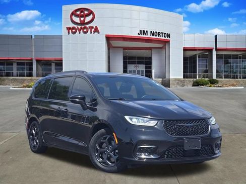 Used 2021 Chrysler Pacifica Limited w/ Premium & Safety Sphere Group FWD image 37