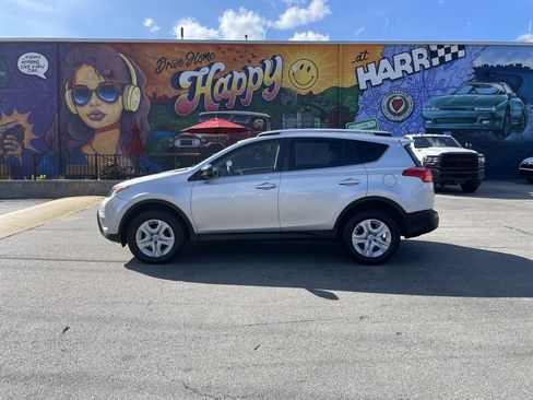 Used 2015 Toyota RAV4 LE AWD/4WD image 2