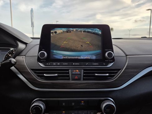 Used 2024 Nissan Altima 2.5 SV image 30