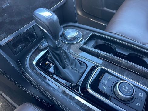 Used 2024 Nissan Armada Platinum image 17