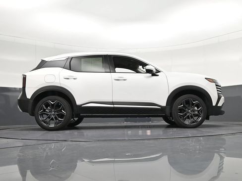 Used 2025 Nissan Kicks SR FWD image 32