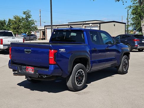 Certified 2024 Toyota Tacoma TRD Off-Road AWD/4WD image 5