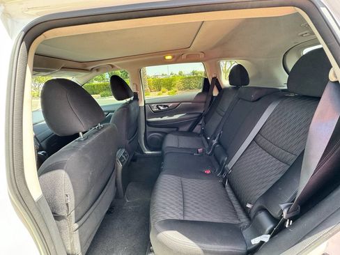 Used 2017 Nissan Rogue SV w/ Sun & Sound Touring Package FWD image 10