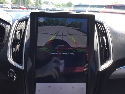 Used 2022 Ford Edge SEL image 10