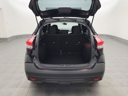 Used 2018 Nissan Kicks SV image 29