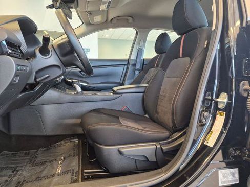 Certified 2025 Nissan Sentra SR FWD image 14