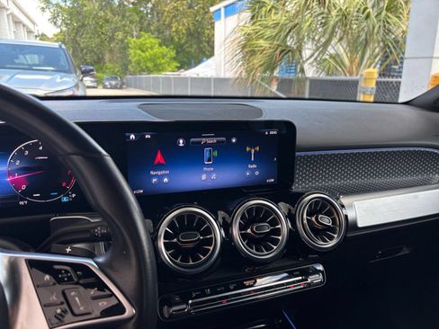 Used 2025 Mercedes-Benz GLB 250 image 17