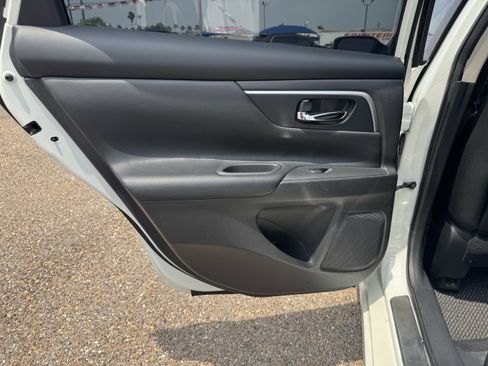 Used 2016 Nissan Altima 2.5 SR FWD image 29