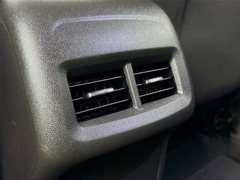 Used 2023 Chevrolet Equinox LT image 24