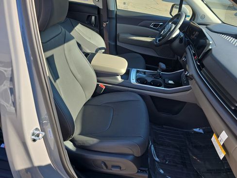 New 2026 Kia Carnival EX image 10