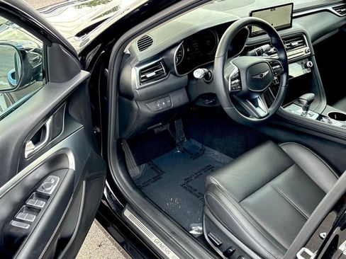 Used 2025 Genesis G70 2.5T image 9