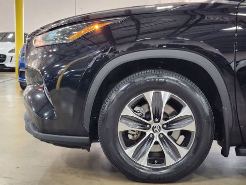 Used 2022 Toyota Highlander XLE image 5