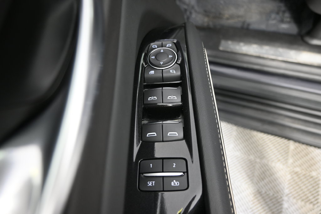 Used 2024 Cadillac Escalade ESV Luxury w/ LPO, Floor Liner Package AWD/4WD image 20