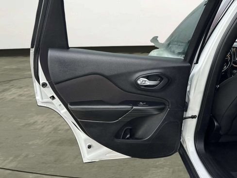 Used 2016 Jeep Cherokee Latitude w/ Safety/Convenience Group image 12