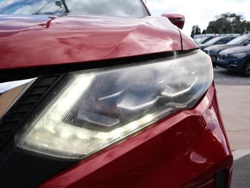 Used 2017 Nissan Rogue SL w/ SL Premium Package image 9