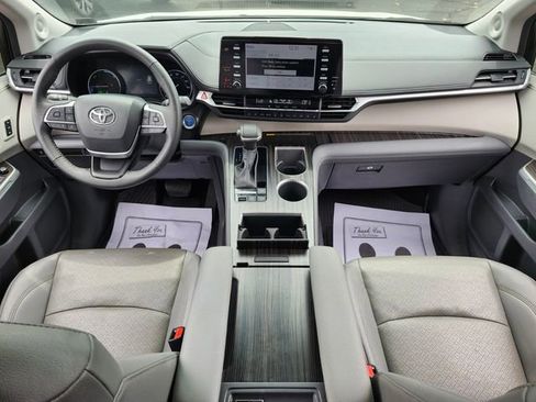 Used 2024 Toyota Sienna Limited AWD/4WD image 19