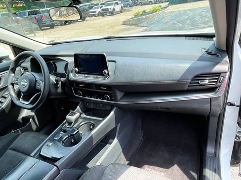 Used 2024 Nissan Rogue SV FWD image 9
