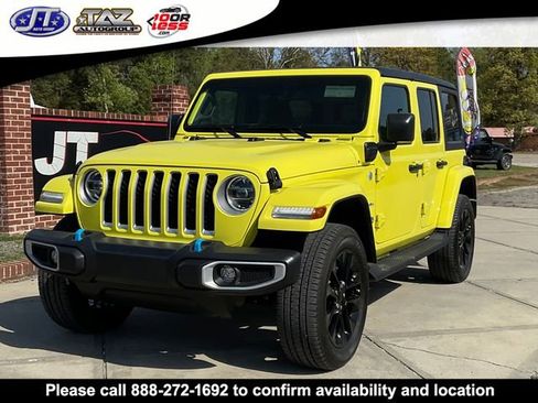 Used 2022 Jeep Wrangler Unlimited Sahara AWD/4WD image 3