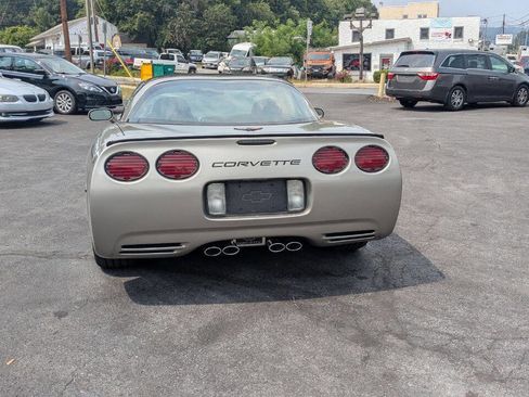 Used 2001 Chevrolet Corvette Coupe w/ Preferred Equipment Group1 image 11
