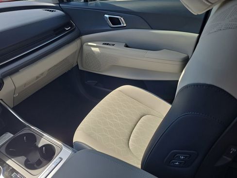 New 2026 Kia Carnival EX FWD image 15