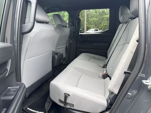 Used 2025 Toyota Tacoma SR5 AWD/4WD image 20