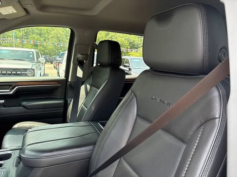 Used 2024 GMC Sierra 1500 Denali w/ Technology Package AWD/4WD image 9