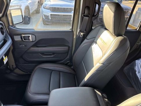 New 2025 Jeep Gladiator Rubicon image 10